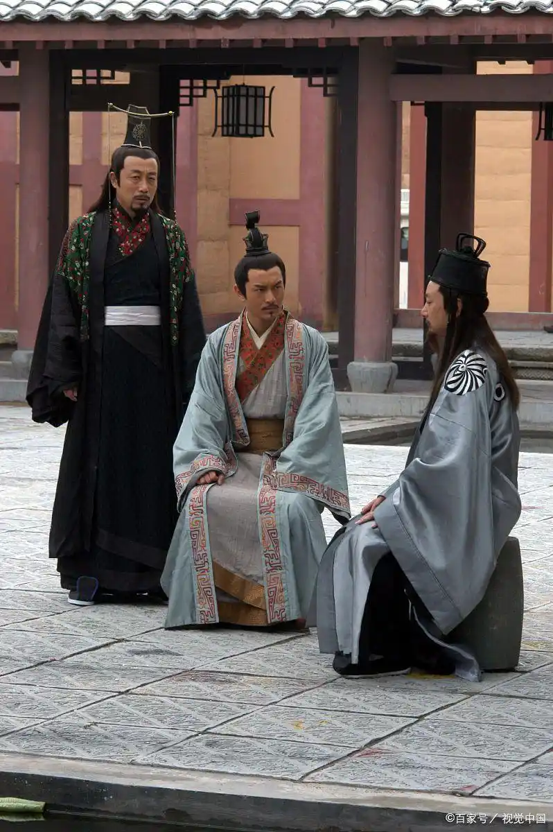 剑走偏锋：中国古代小官扳倒权臣的权力解构与制度性反噬